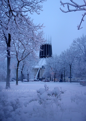 20100105-liverpool-catholic-cathedral-in-snow.jpg