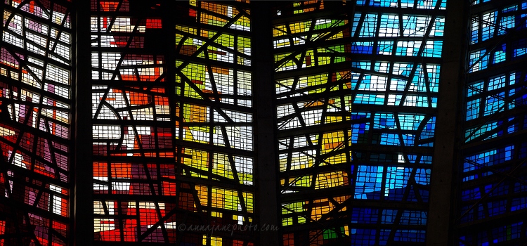 20110211-liverpool-metropolitan-cathedral-glass.jpg