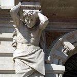 Câmara Municipal Statue