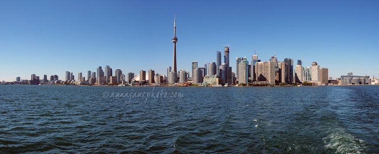 20140924 Toronto Skyline from Ferry Panorama 2500px.jpg