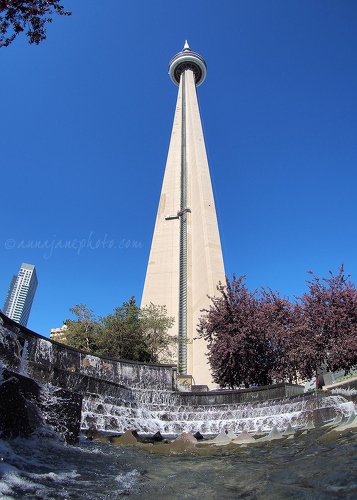 20140925-cn-tower-fountain.jpg
