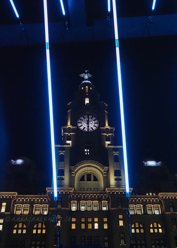 20251029-pendulum-liver-building.JPG